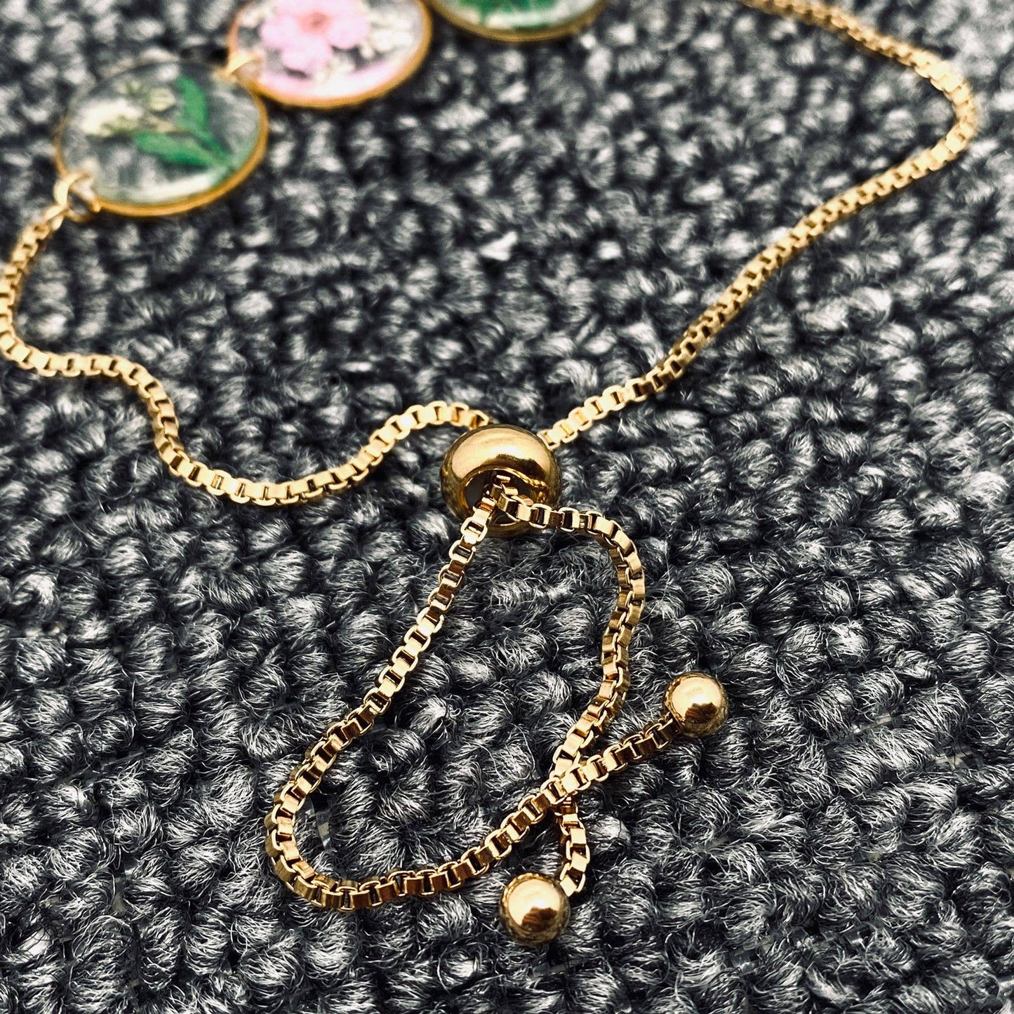 Floral Round Charm 18K Gold Plated Ajustable Bracelet