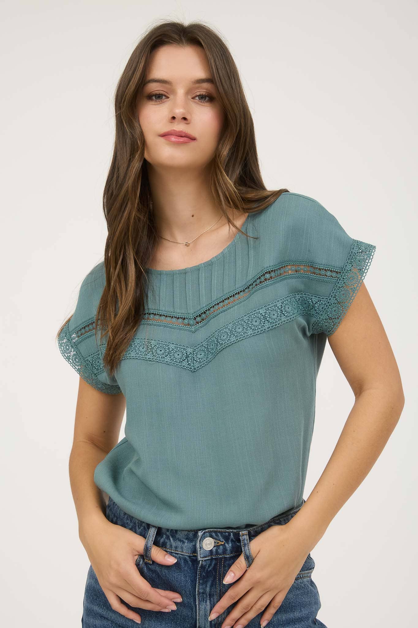 LACE TRIM PLEATED YOKE SHORT SLEEVE TOP