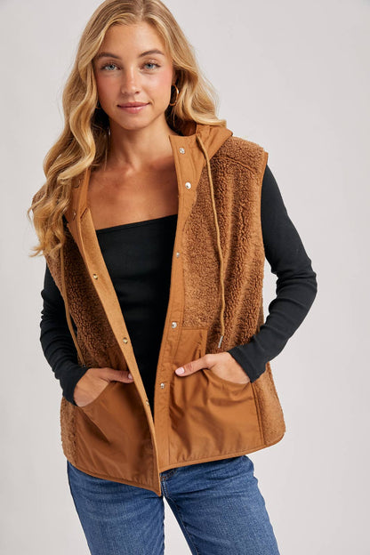 SHERPA HOODED VEST
