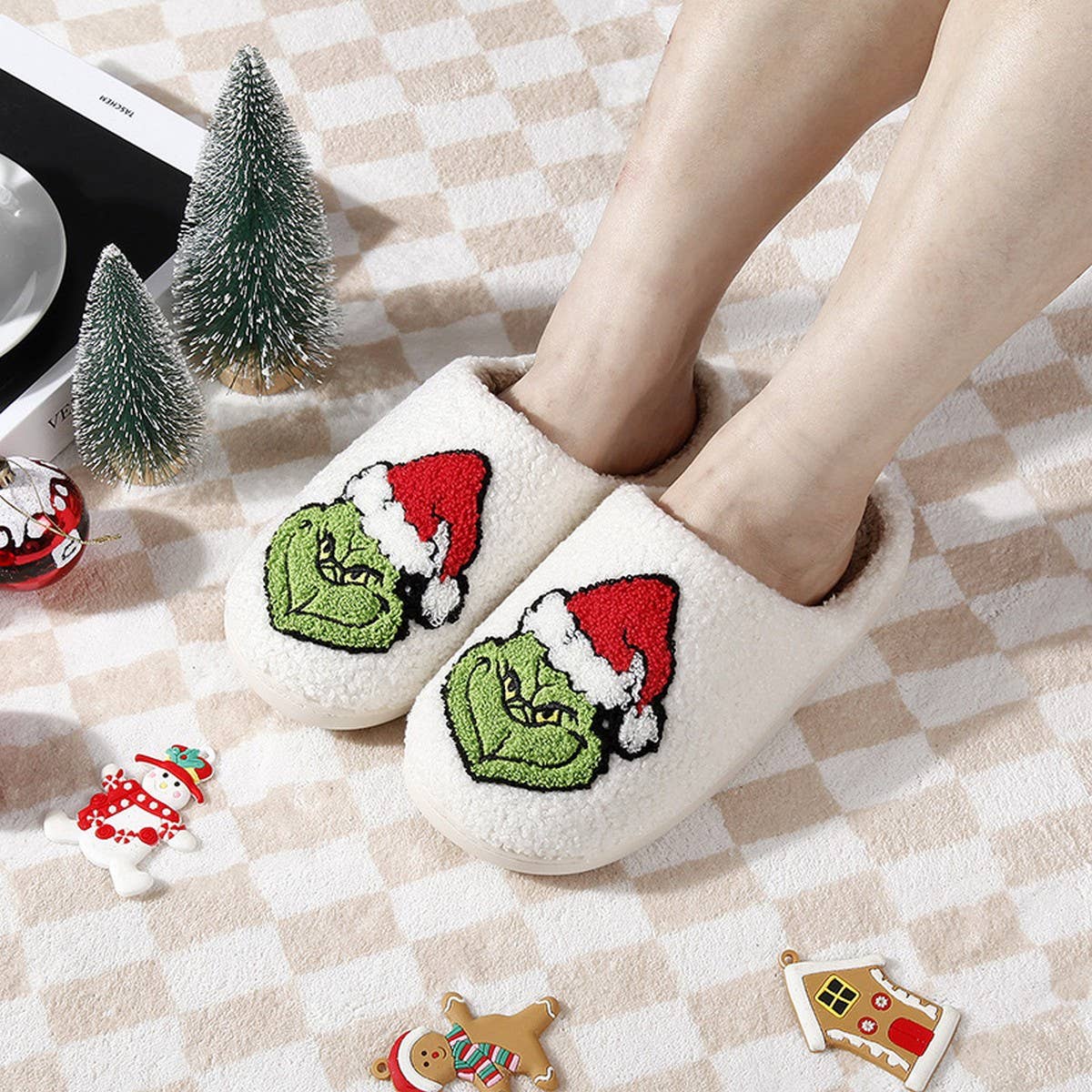 CHRISTMAS GRINCH SLIPPERS